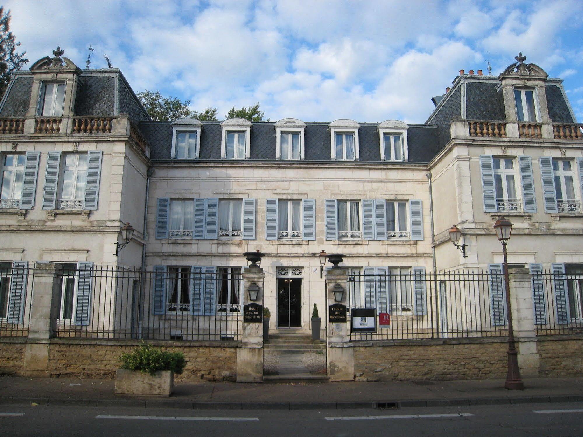 Hotel Les Marechaux Auxerre Exteriör bild